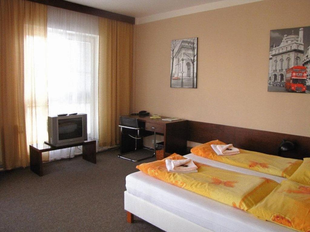 Hotel Bila Ruze Брно Экстерьер фото
