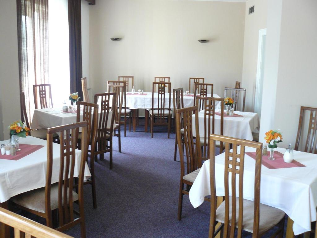 Hotel Bila Ruze Брно Экстерьер фото