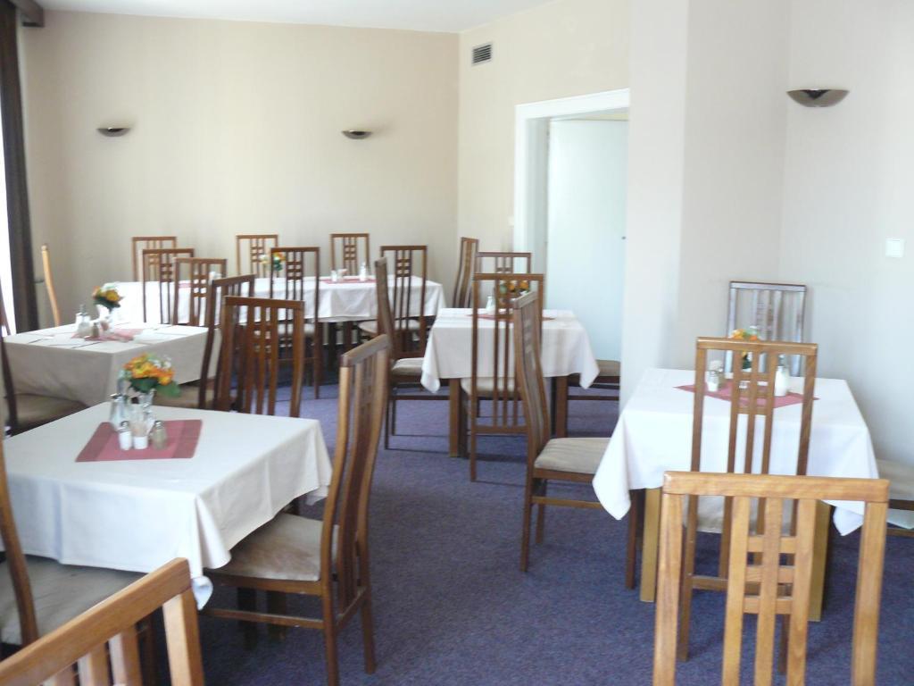 Hotel Bila Ruze Брно Экстерьер фото