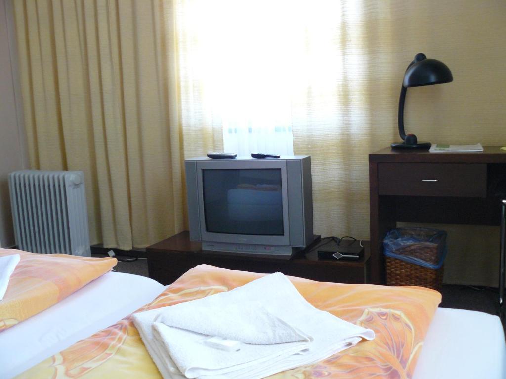 Hotel Bila Ruze Брно Экстерьер фото