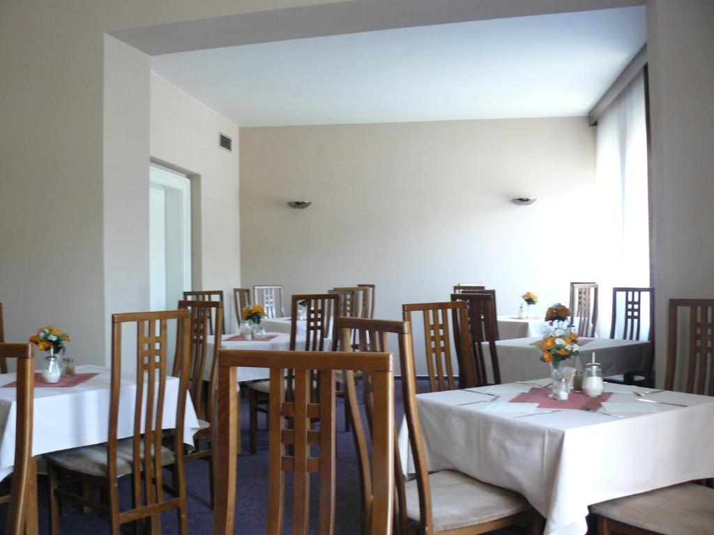 Hotel Bila Ruze Брно Экстерьер фото
