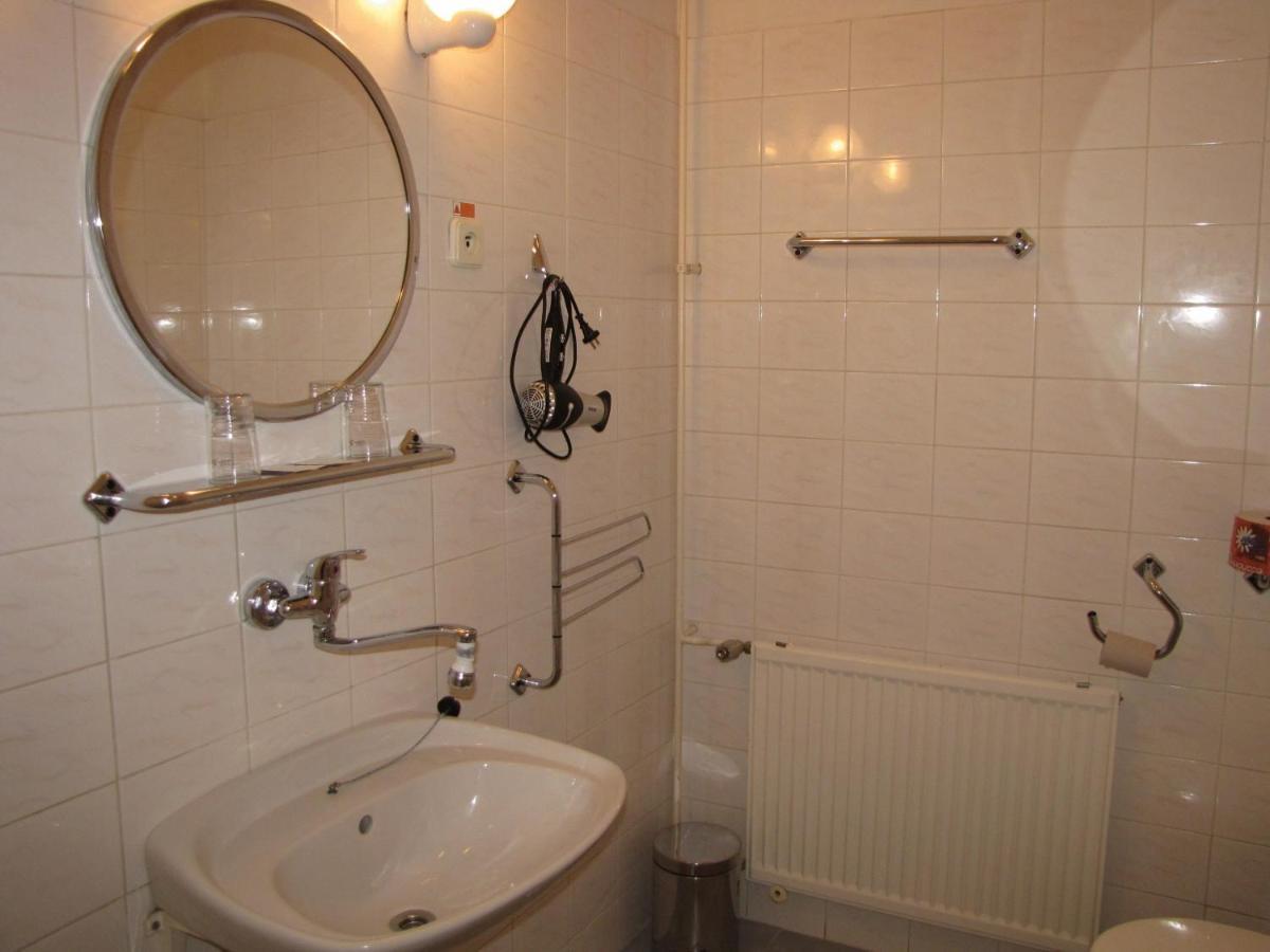 Hotel Bila Ruze Брно Экстерьер фото